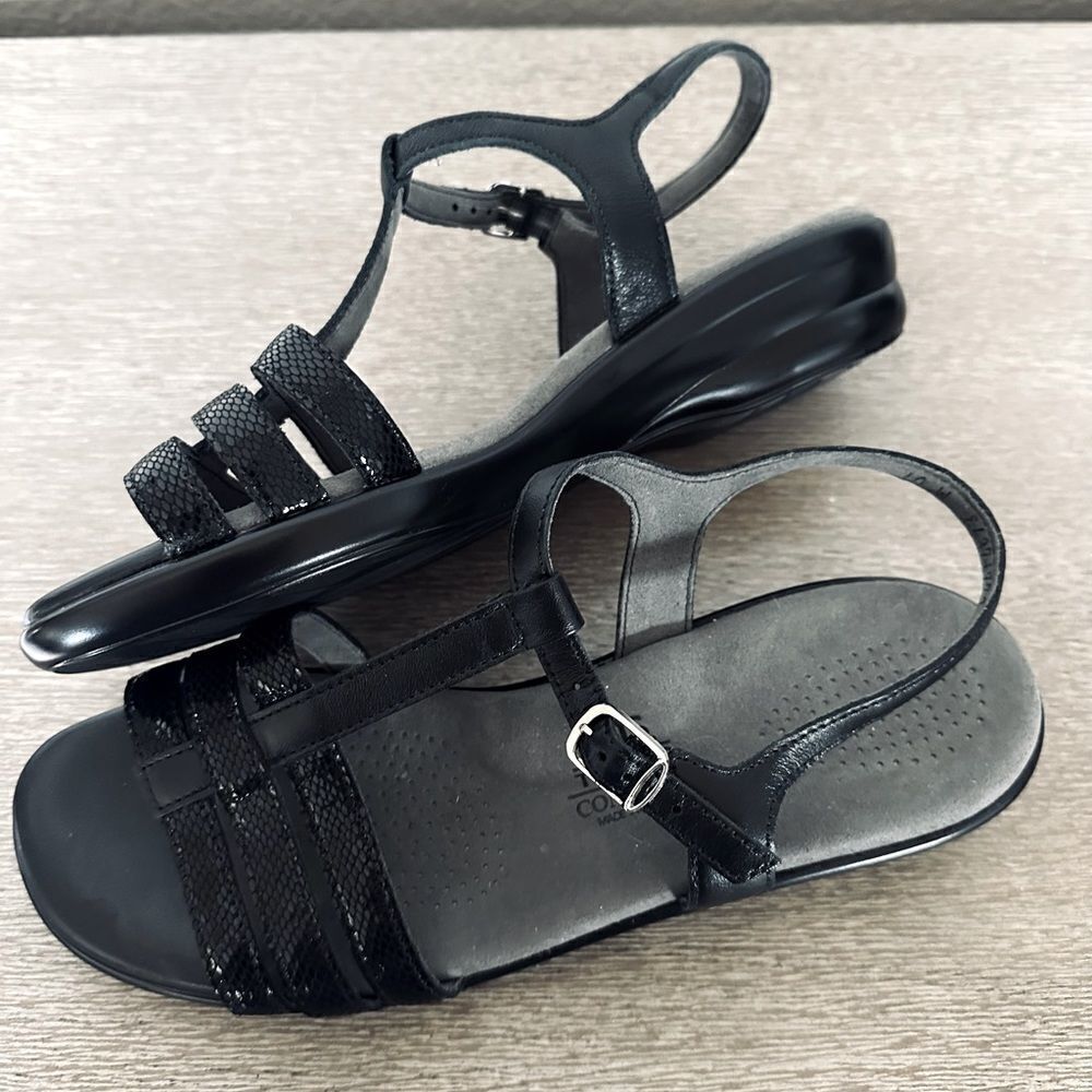 NWOT SAS San Antonio Shoes Black Leather Sandals 10